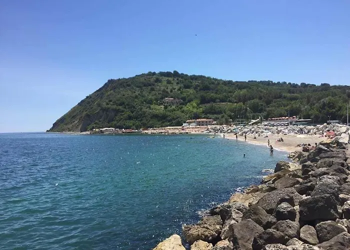 Attico Panoramico Tra E Mare Con Giardino Deluxe דירה