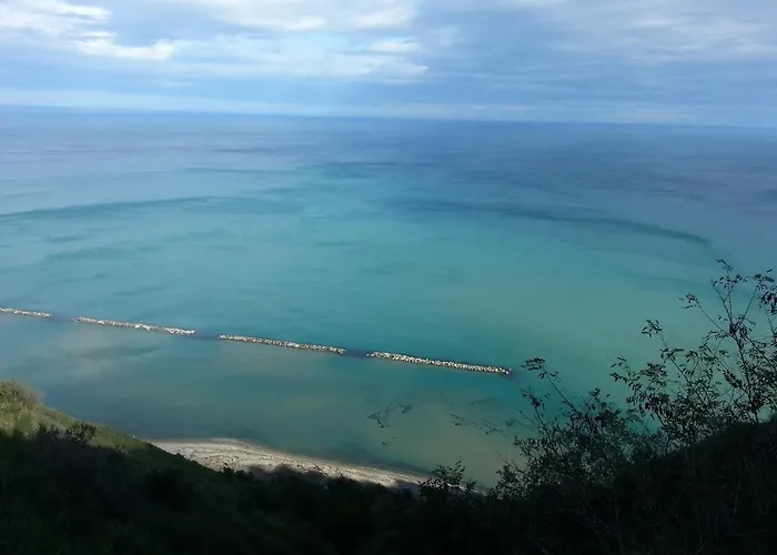 Attico Panoramico Tra E Mare Con Giardino Deluxe דירה