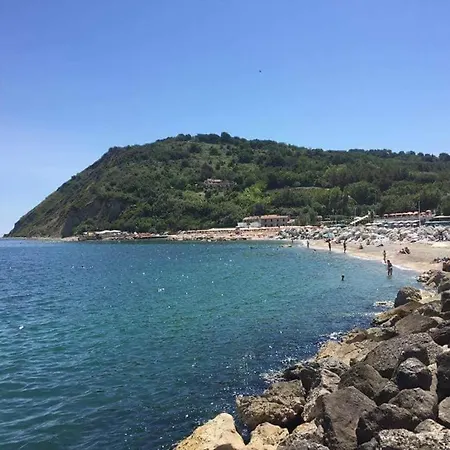 Attico Panoramico Tra Verde E Mare Con Giardino Deluxe Apartment