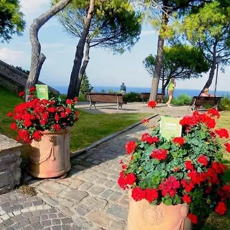 Attico Panoramico Tra E Mare Con Giardino Deluxe 아파트 페자로